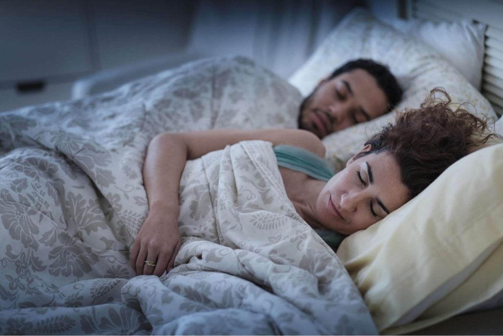 giới thiệu về tư thế ngủ nghiêng 