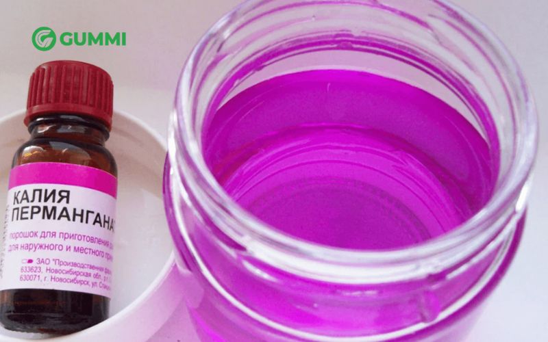 Nguyên nhân nệm cao su bị đen và 10 cách khắc phục hiệu quả 4 Sử dụng thuốc tím để xử lý nệm bị đen