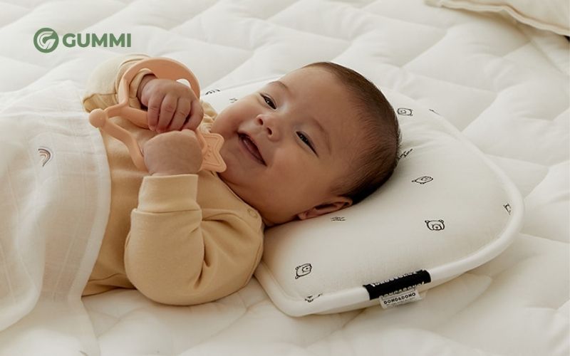Gối chống bẹp đầu giúp định hình đầu cho bé theo cách tự nhiên