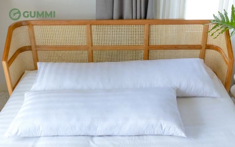 Sản phẩm gối dài của thương hiệu Like A Kiss với 2 kích thước cho người dùng lựa chọn