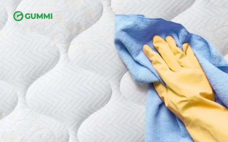 Nguyên nhân nệm cao su bị đen và 10 cách khắc phục hiệu quả 1 Nệm cao su sẽ bị đen nếu không được vệ sinh thường xuyên