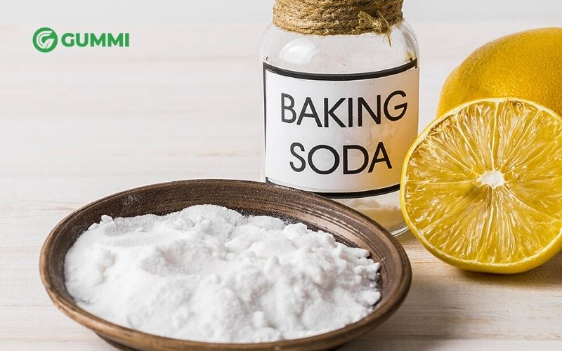 Baking soda được biết đến một trong những chất tự nhiên, sử dụng phổ biến để làm sạch và khử mùi