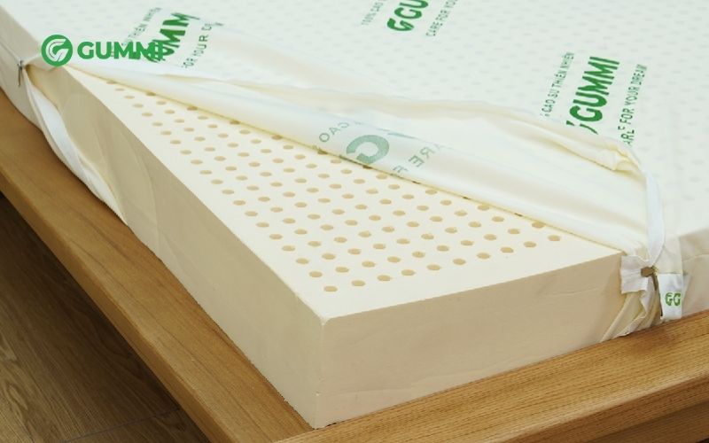 Chất liệu nệm là yếu tố đầu tiên cha mẹ cần quan tâm khi chọn nệm cao su cho bé