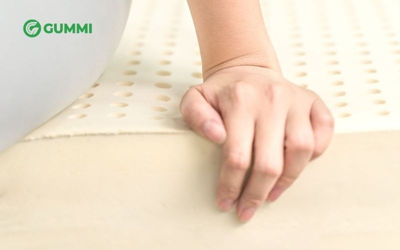 Độ dày nệm cao su hợp lý sẽ giúp bé phát triển cơ xương một cách toàn diện