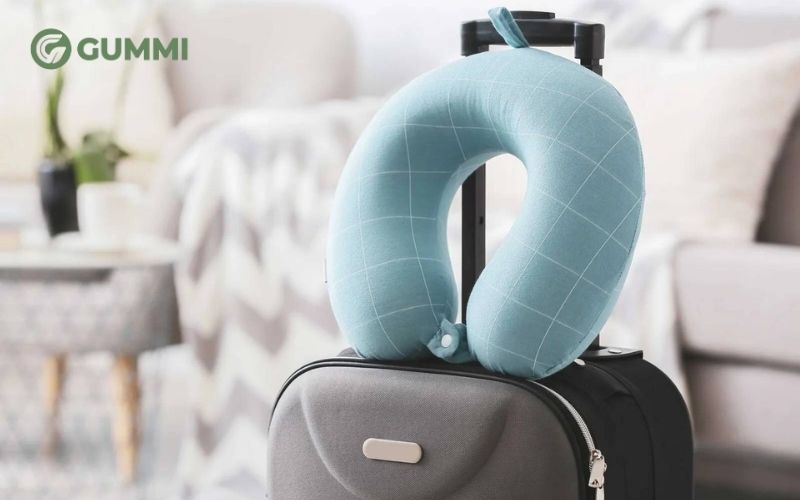 Gối ngủ hình chữ U được xem là sự lựa chọn tiện lợi và nhỏ gọn nhất để mang theo trên máy bay