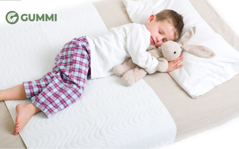 Kích thước và độ dày của nệm phải phù hợp với hình thể của con trẻ