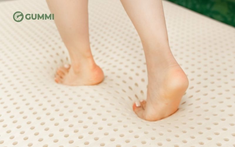Chọn nệm cho người đau cổ vai gáy ưu tiên loại nệm có độ đàn hồi tốt