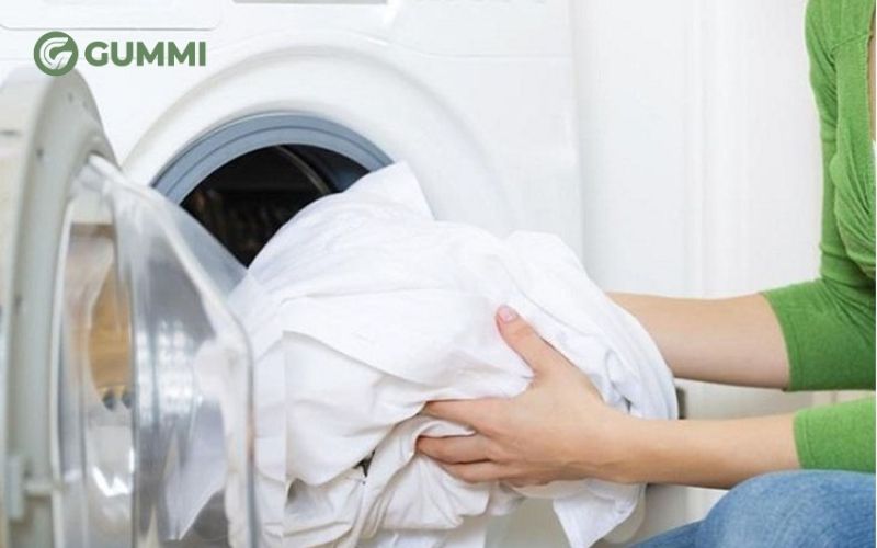 Hàng tuần nên tháo ga giường và vỏ nệm để giặt
