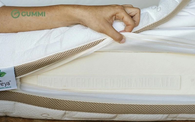 Cẩn thận trong quá trình vệ sinh nệm cao su để không làm ảnh hưởng tới nệm