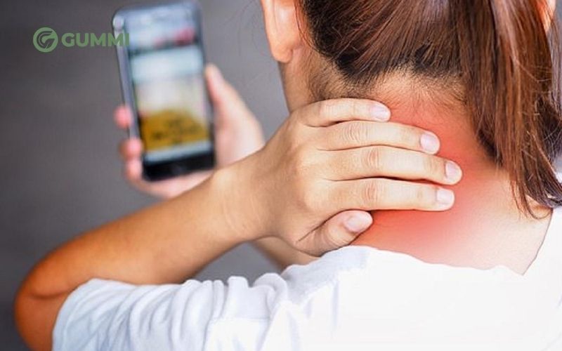 Làm việc sai tư thế là một trong những nguyên nhân hàng đầu khiến cho nhiều người bị đau cổ