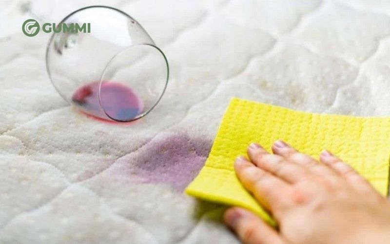 Hướng dẫn xử lý các vết bẩn trên nệm bằng các dung dịch làm sạch