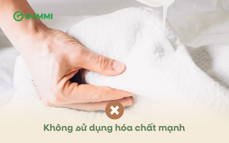 Tránh dùng các chất tẩy mạnh