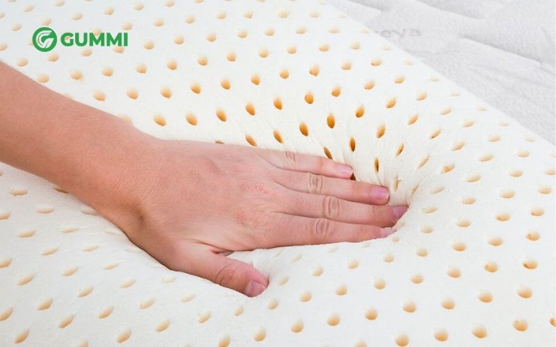 Nệm cao su bị ướt phải làm sao? Cách xử lý nhanh và hiệu quả 1 Nệm cao su thiên nhiên được yêu thích vì êm ái, ôm theo đường cong cơ thể, thoáng mát