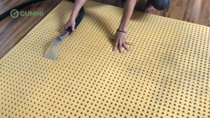 nệm cao su có giặt được không
