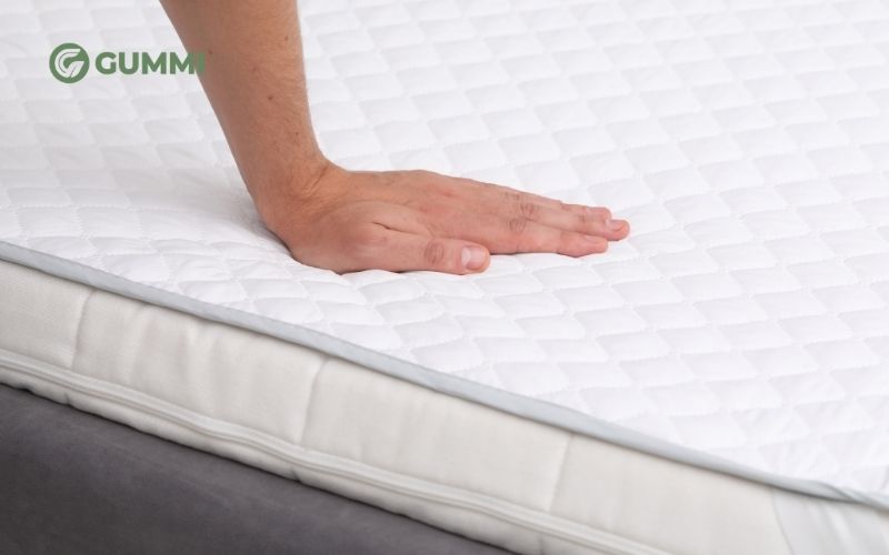 10 cách khử mùi nước tiểu trên nệm cao su