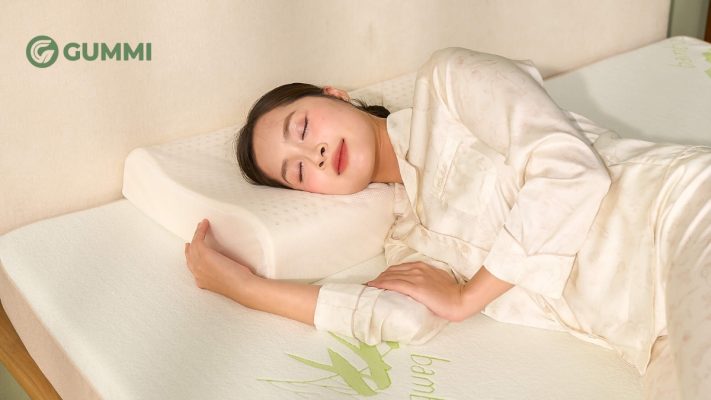 gối cho người nằm nghiêng hỗ trợ giấc ngủ ngon, êm ái