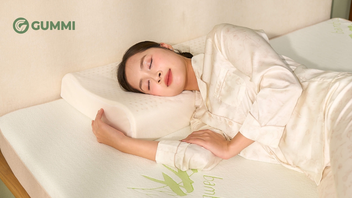 gối cho người nằm nghiêng hỗ trợ giấc ngủ ngon, êm ái