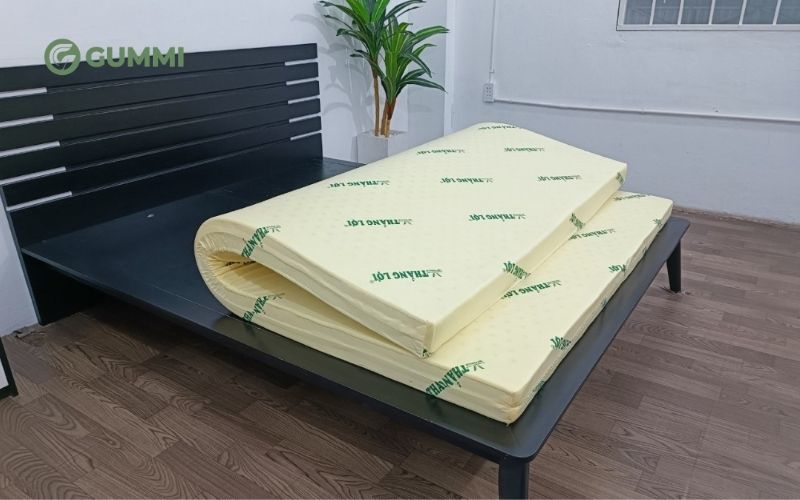 Nệm cao su non có độc hại không? Cách chọn nệm chất lượng 4 Kiểm tra mùi nệm trước khi mua