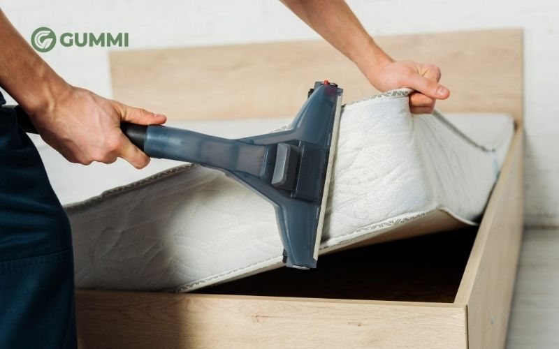 Những lưu ý quan trọng khi khử mùi nước tiểu trên nệm cao su