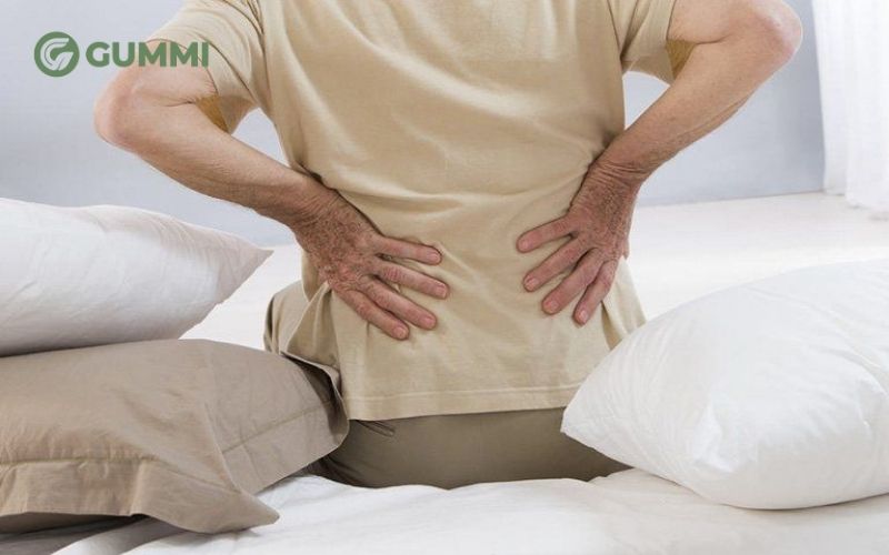 Nệm cao su non nằm có đau lưng không? Giải đáp chi tiết 2 Tình trạng đau lưng mạn tính có thể là nguyên nhân gây ra các cơn đau khi nằm nệm