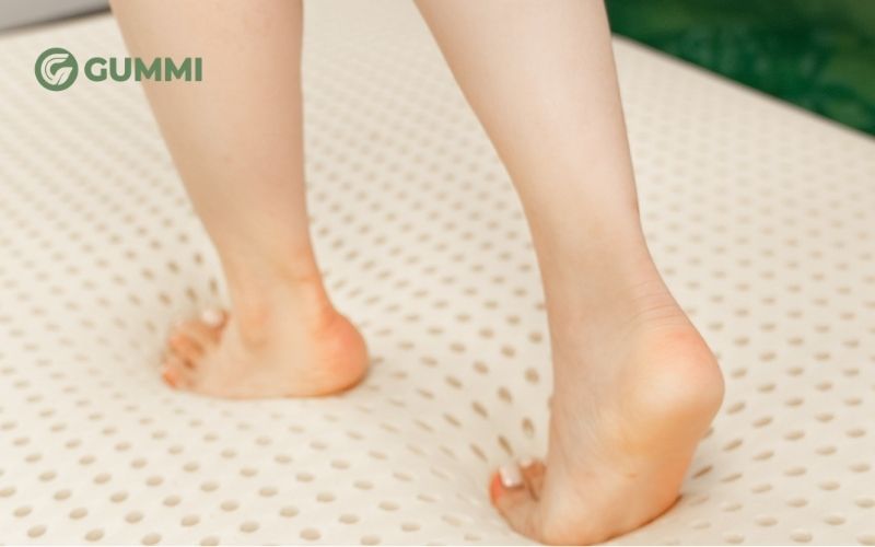 Nệm cao su tổng hợp và cao su non, nên mua loại nào?
