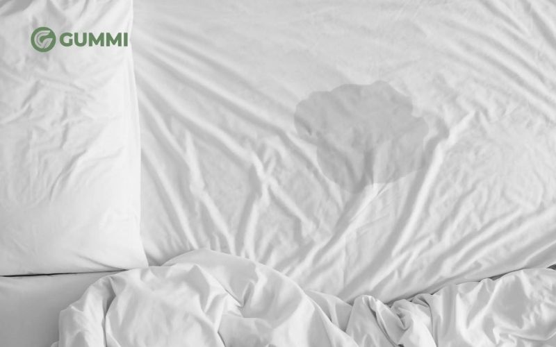Cách khử mùi nước tiểu trên nệm cao su bằng cồn