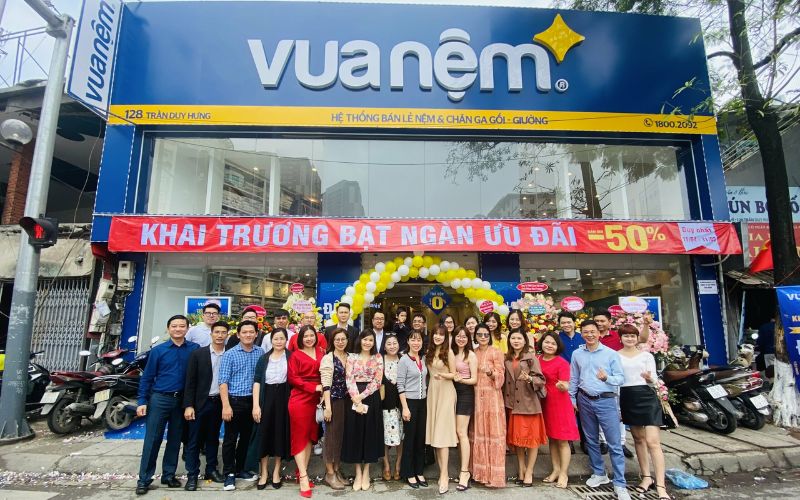 Review công ty Vua Nệm: Môi trường làm việc có phù hợp với người trẻ năng động 1 Vua Nệm hiện có hơn 150 cửa hàng ở khắp toàn quốc và đội ngũ hơn 1000 nhân sự
