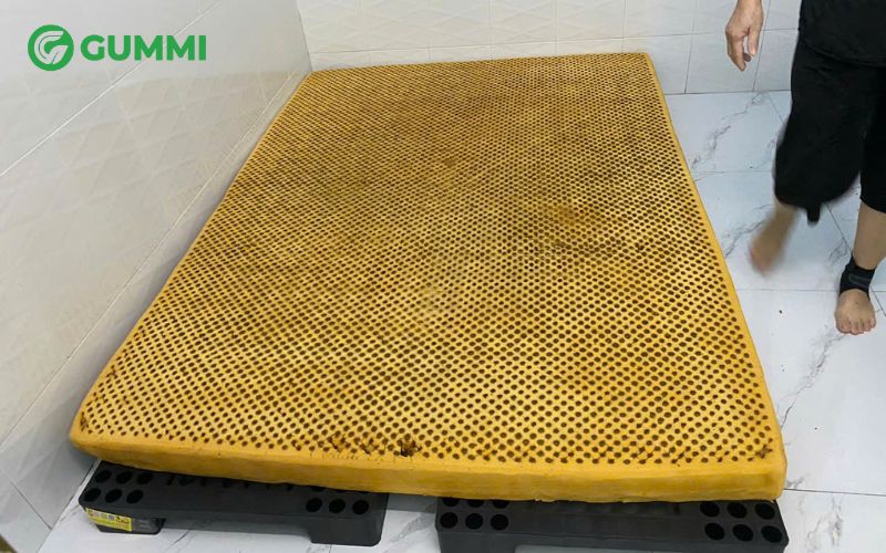 Cách phục hồi nệm cao su tại nhà đơn giản mà hiệu quả 1 Các dấu hiệu cho thấy nệm cao su cần được phục hồi