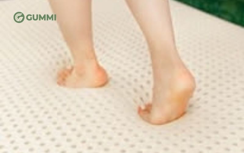 Đi bộ trên nệm