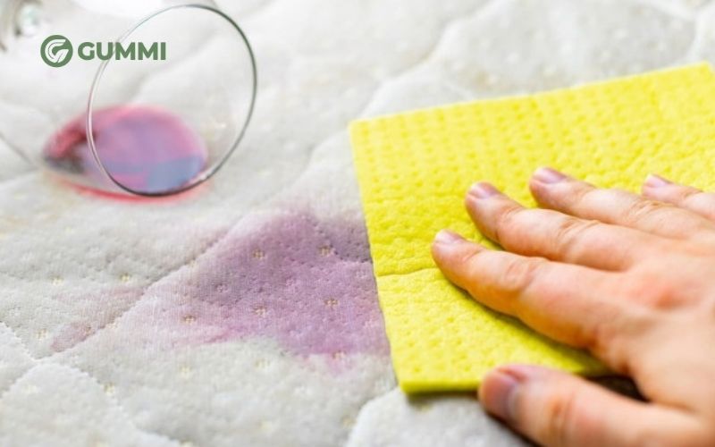 Nệm cao su bị ướt phải làm sao? Cách xử lý nhanh và hiệu quả 3 Xác định nguyên nhân làm nệm ướt trước khi xử lý