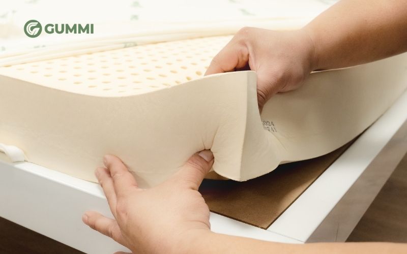 Độ cứng của nệm ảnh hưởng trực tiếp đến tư thế ngủ và sự thoải mái của cột sống