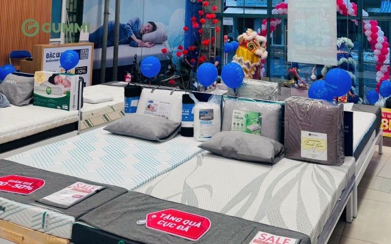 Top 09 địa chỉ mua nệm cao su tại Bình Dương uy tín 2 Showroom trưng bày sản phẩm được sắp xếp khoa học của Vua Nệm