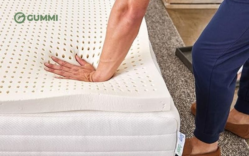 Kiểm tra độ đàn hồi của nệm trước khi mua