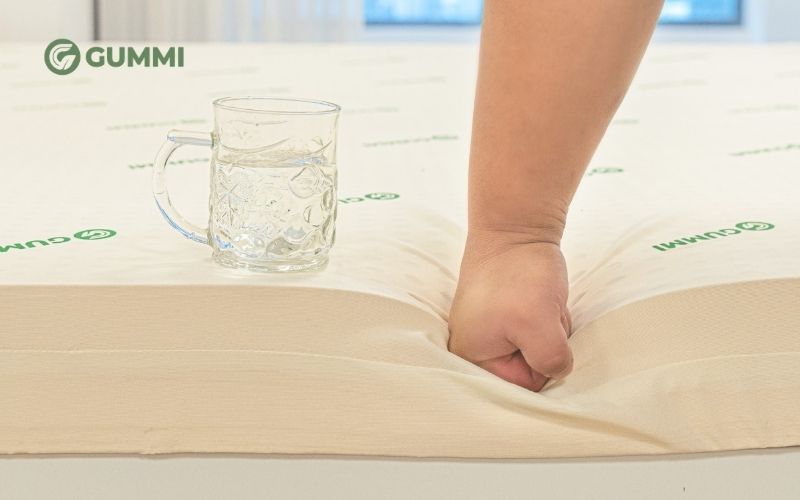 Nệm cao su 3cm có tốt không? Ai nên sử dụng nệm 3cm 5 Kiểm tra độ đàn hồi của nệm trước khi mua