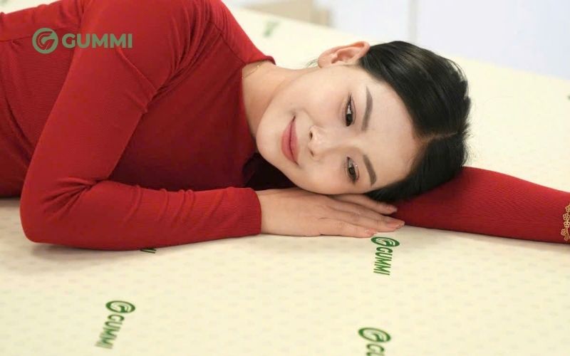 Nằm thử nệm 1m4x2m để chọn nệm phù hợp với cơ thể