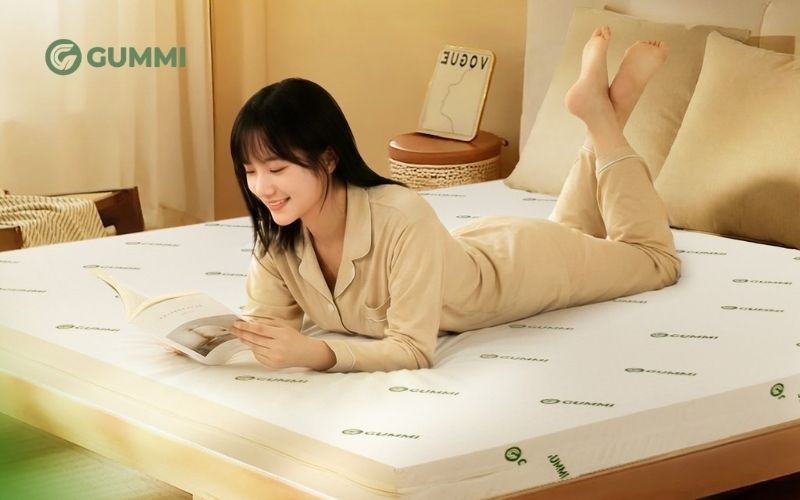 Nằm thử nệm trước khi mua để chọn nệm ngủ phù hợp