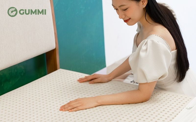 Nệm cao su thiên nhiên được ưa chuộng nhờ độ đàn hồi tốt, thoáng khí và độ bền cao