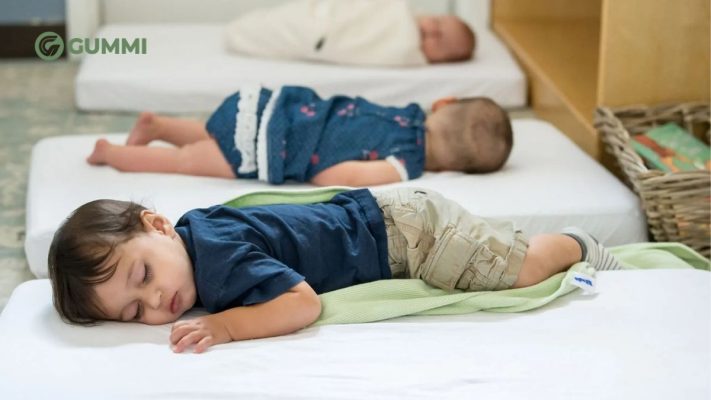 nệm cho bé đi học