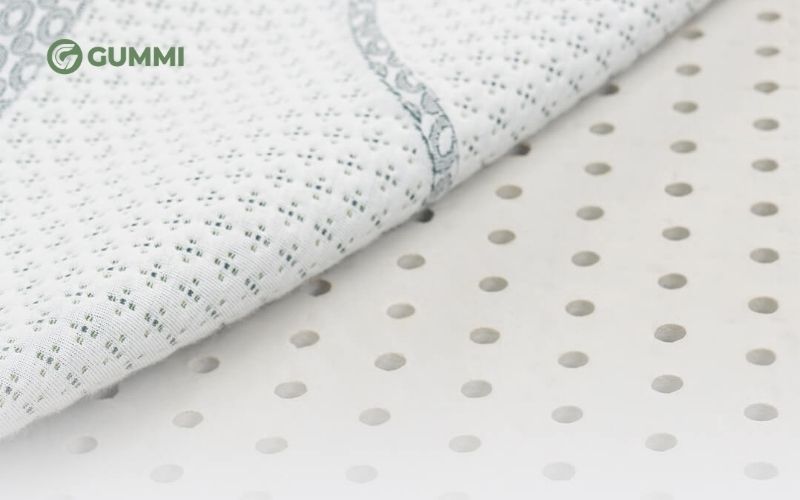 Nên ưu tiên đệm có cấu trúc thông hơi tốt, nhiều lỗ thoát khí hoặc sử dụng vật liệu tự nhiên