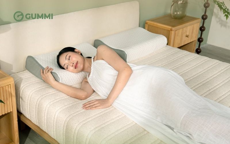 Nên lựa chọn nệm cho người đau lưng có độ cứng vừa phải, tránh quá cứng hay quá mềm