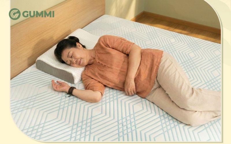 Người lớn tuổi nên nằm nệm cứng hay mềm