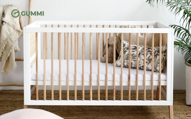 Trẻ sơ sinh nên nằm giường hay nệm?