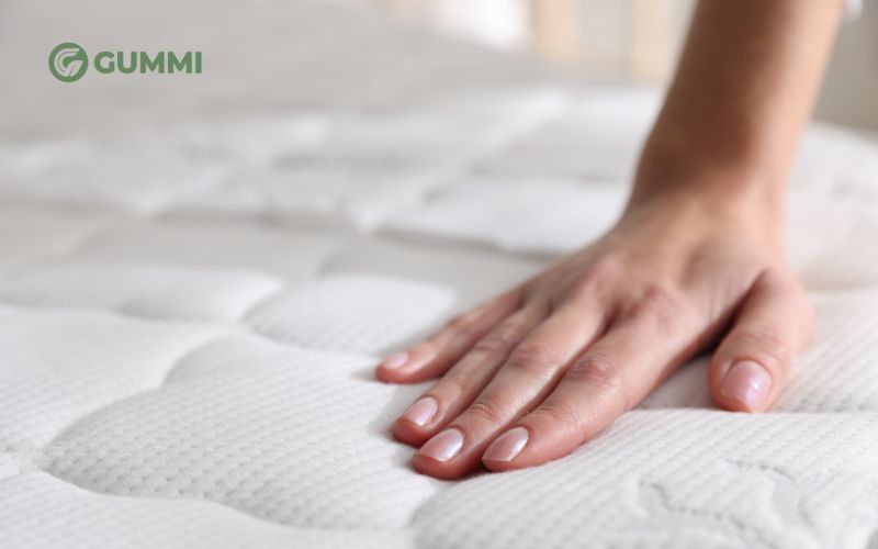 Trẻ sơ sinh nằm nệm được không? Cảnh báo cha mẹ cần biết 9 Trẻ sơ sinh không nên nằm nệm quá mềm