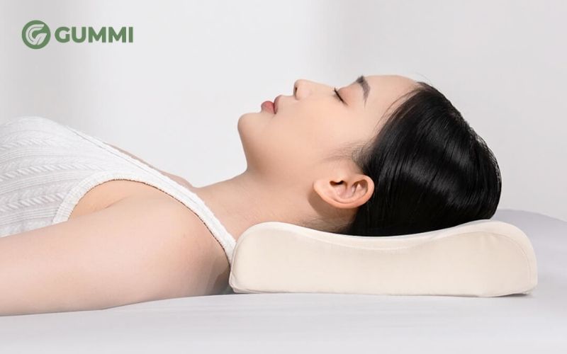 Hướng dẫn cách chọn gối cho người thoái hóa đốt sống cổ 8 Gummi Pudding phù hợp cho người thích nằm gối thấp hoặc cần hỗ trợ cổ vai gáy nhẹ nhàng khi ngủ