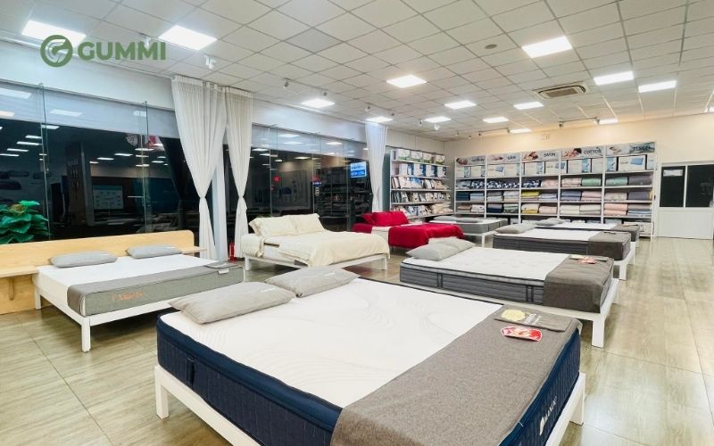 Không gian mua sắm hiện đại tại cửa hàng Vua Nệm