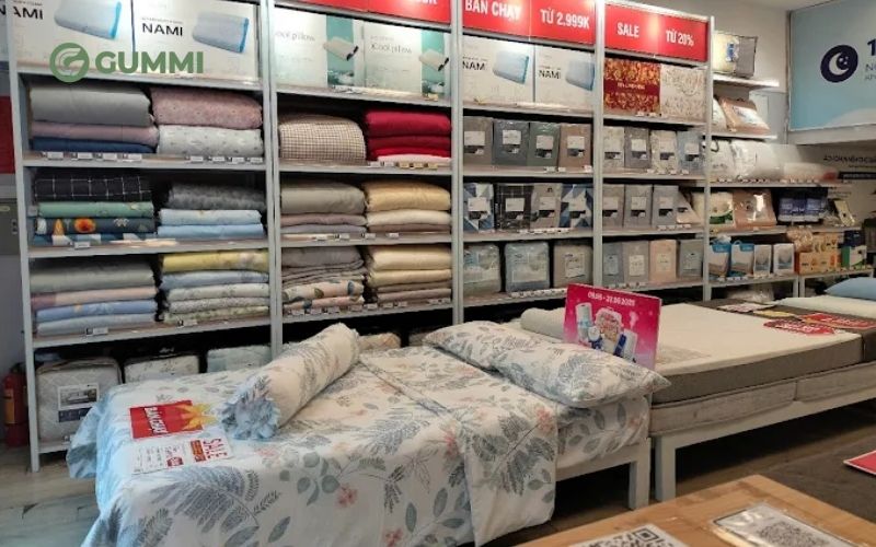 Không gian mua sắm và trải nghiệm nệm tại Vua Nệm