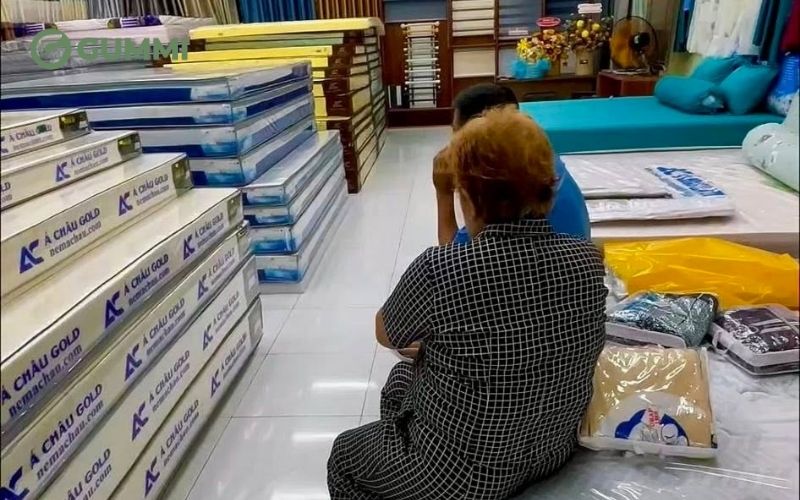 Màn cửa nệm Gia Khiêm là cửa hàng chuyên cung cấp nệm cùng nhiều sản phẩm nội thất phòng ngủ