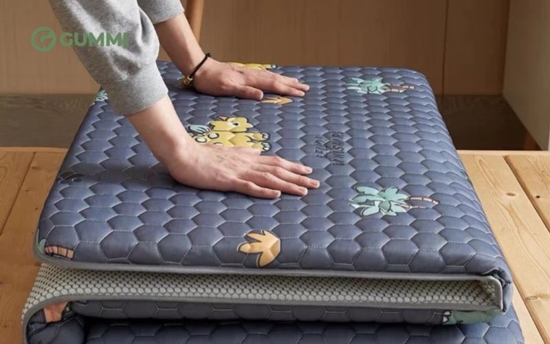 Đệm thảo dược kết hợp hơi ấm và hương thảo mộc tạo cảm giác thư giãn