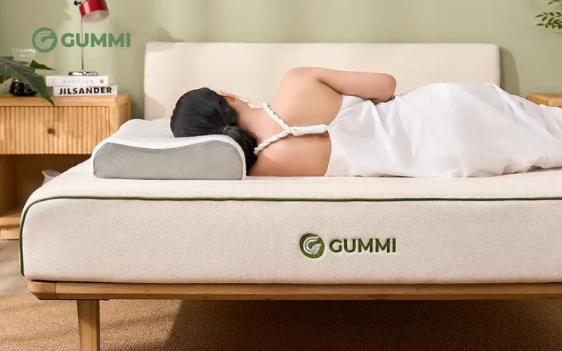Hỗ trợ tư thế ngủ nghiêng trái với nệm cao su Gummi