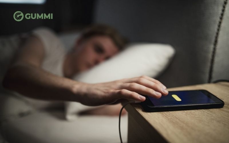 15+ mẹo ngủ nhanh giúp bạn chìm vào giấc ngủ chỉ trong vài phút 14 Tắt điện thoại trước khi ngủ